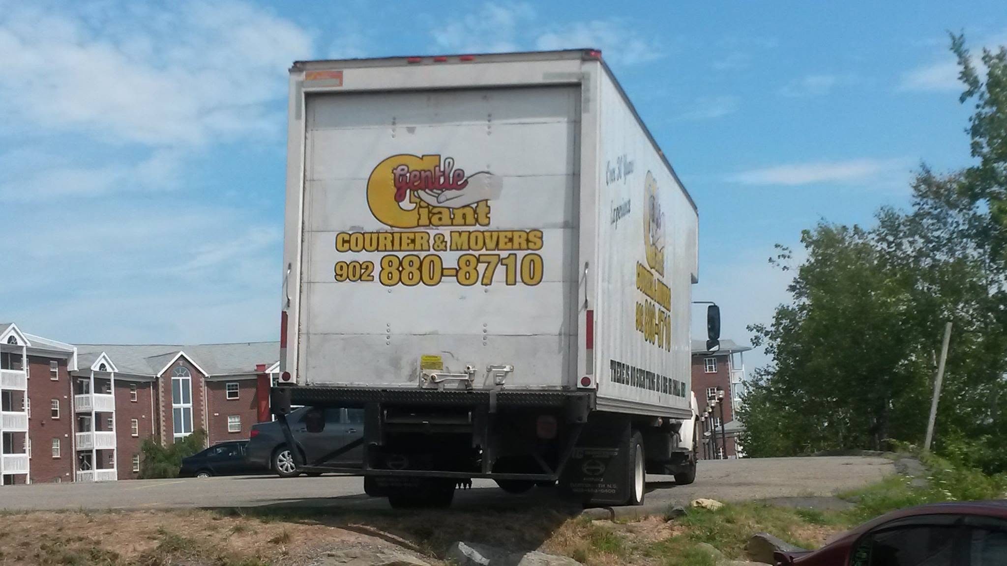 Truck rear with tail lift